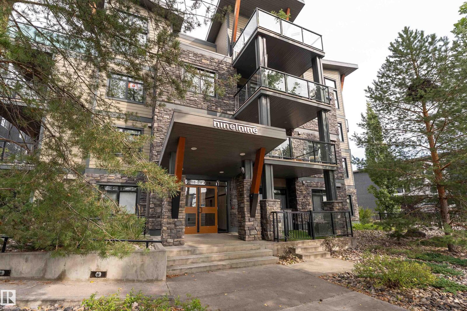 Property Photo:  9908 84 Avenue NW 204  AB T6E 2G3 