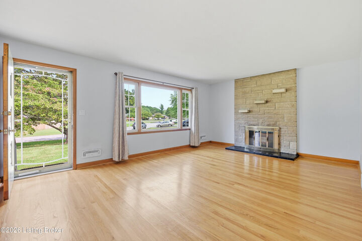Property Photo: 9902 Vega Ln KY 40272