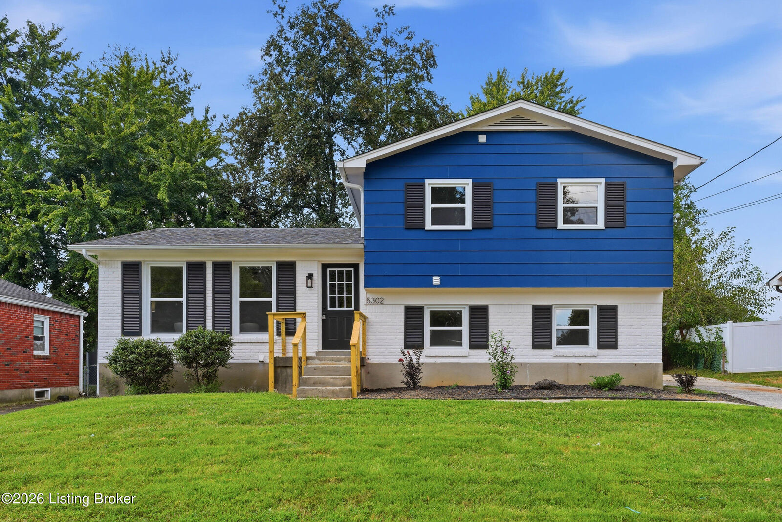 Property Photo: 5302 Oakcreek Ln KY 40291