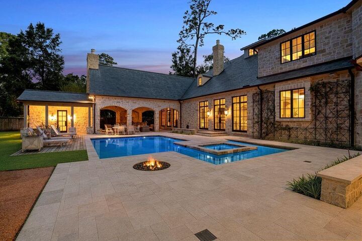 Property Photo:  852 Country Lane  TX 77024 
