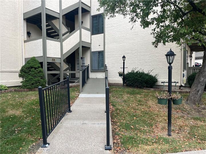 Property Photo:  303 E Partridge Avenue  MO 64055 