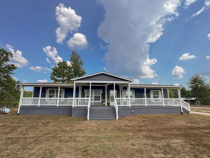 Property Photo: 2924 US Highway 59 TX 75657