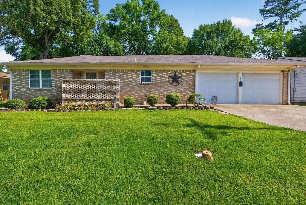 Property Photo:  1403 W Pinecrest  TX 75670 