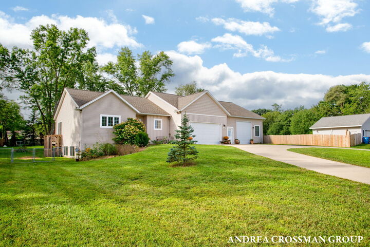 Property Photo: 1094 68th Street SE MI 49508