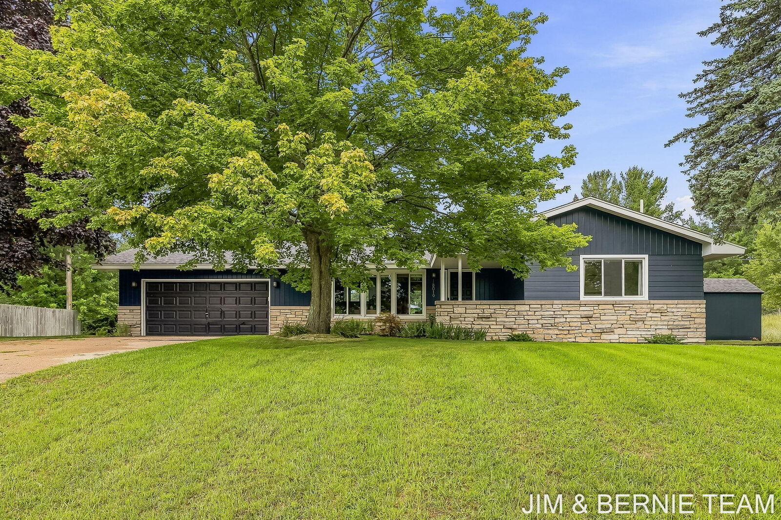 Property Photo: 18019 Mohawk Drive MI 49456
