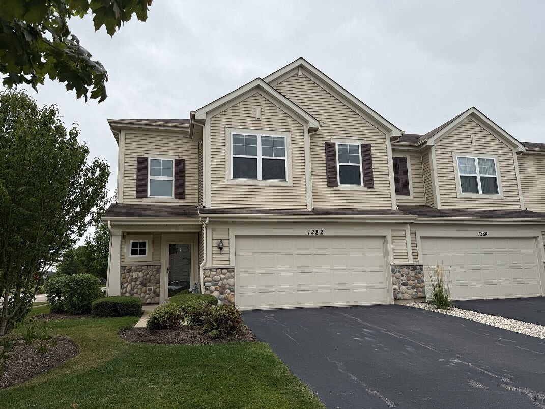Property Photo:  1282 Newport Circle  IL 60140 