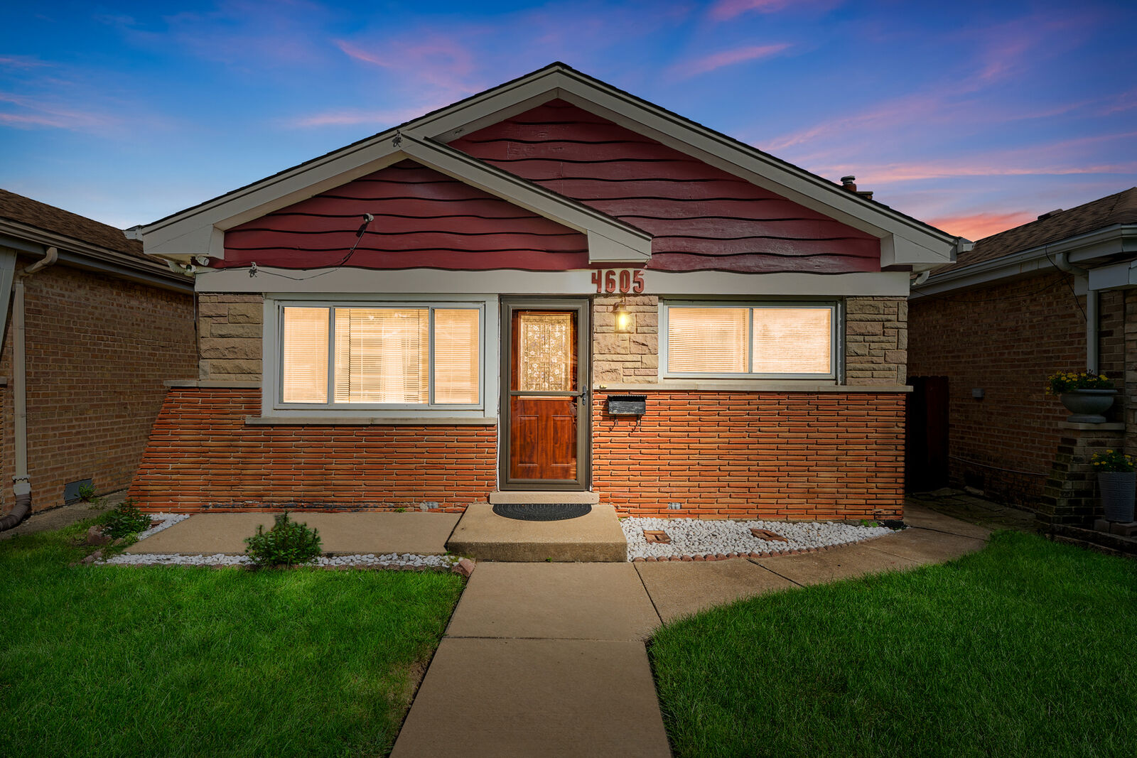 Property Photo: 4605 Warsaw Avenue IL 60534