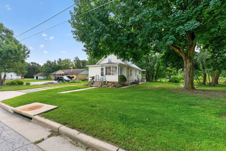 Property Photo: 11275 US Route 20 Highway IL 61038