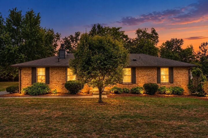 Property Photo: 136 Creekwood Ln TN 37075