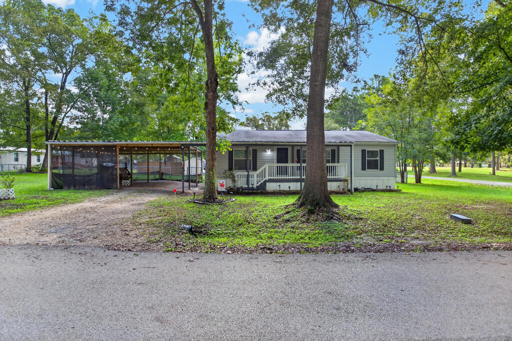Property Photo:  802 North 2nd Street  TX 75949 