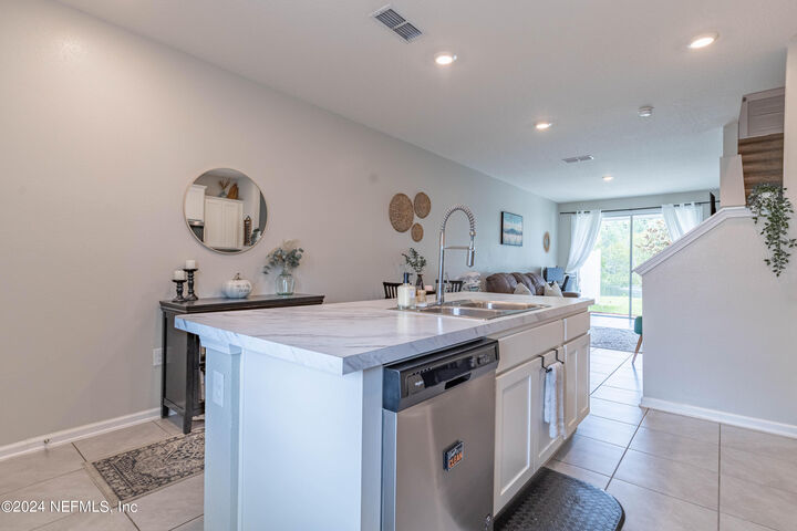 Property Photo: 575 Oakleaf Plantation Parkway 1606 FL 32065