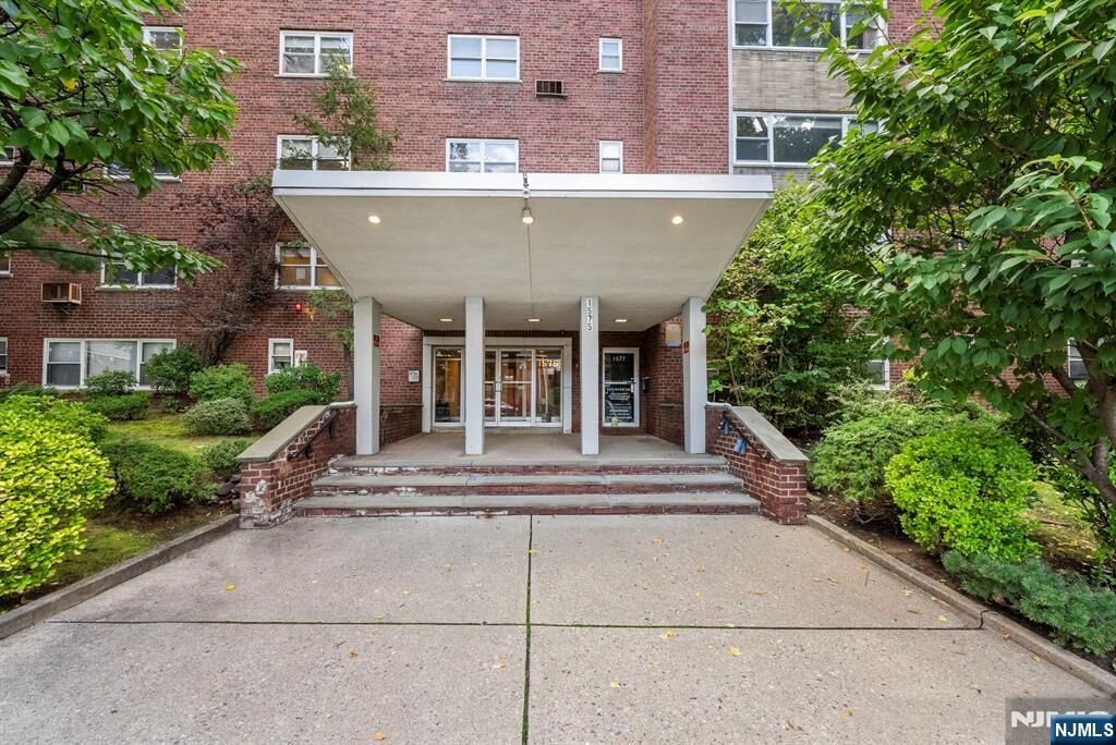 Property Photo:  1575 Center Avenue 1F  NJ 07024 