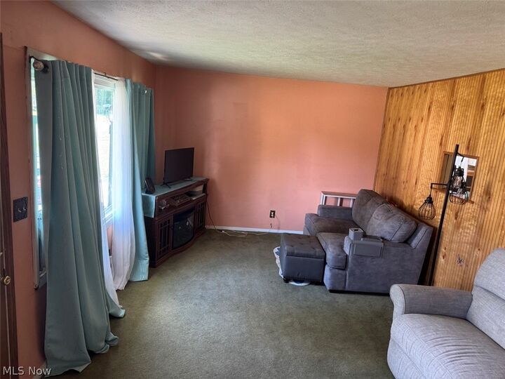 Property Photo:  1415 Eleanor Drive  OH 44004 