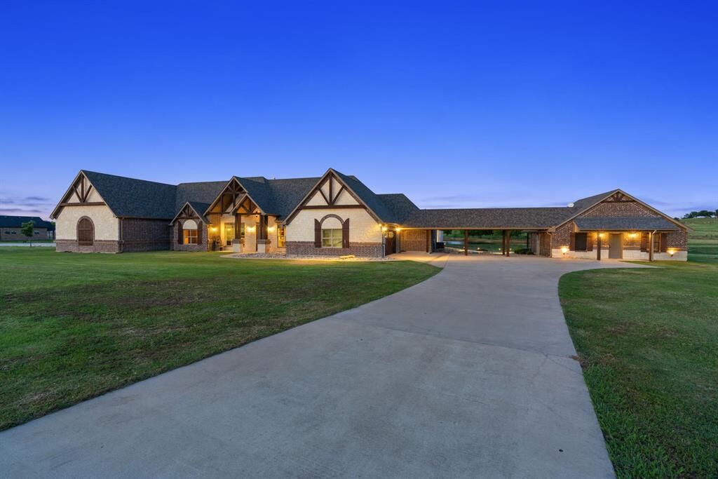 Property Photo: 12190 Marion Road TX 76266