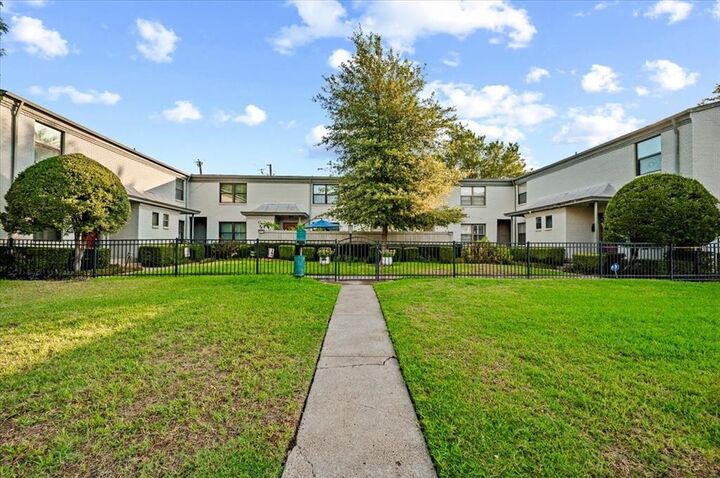 Property Photo:  4918 Lahoma Street 4918  TX 75235 