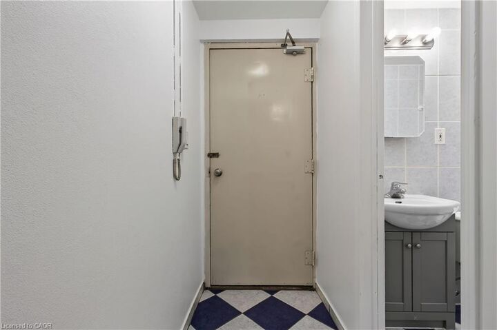 Property Photo:  492 Kerr Street  ON L6K 3C5 