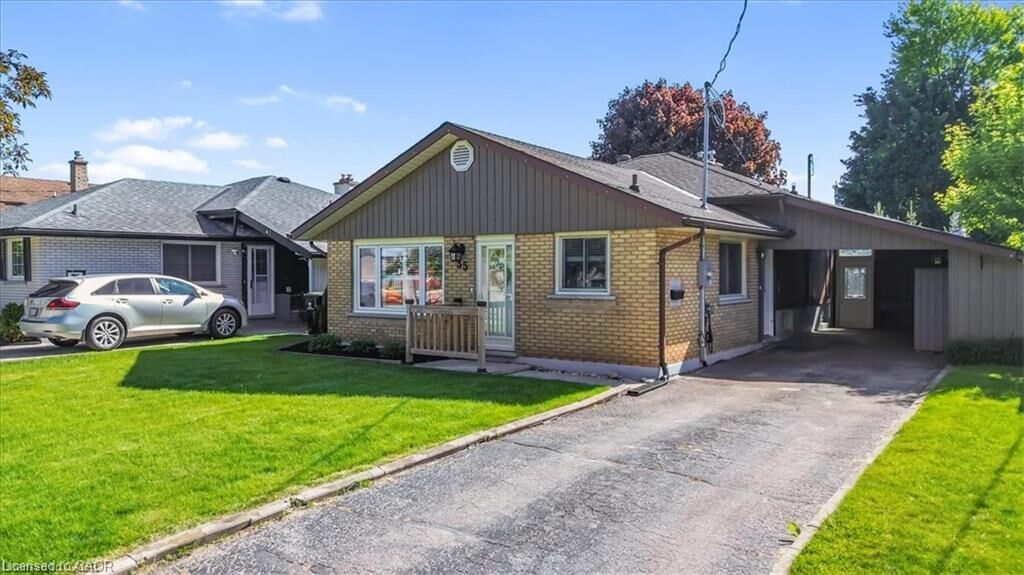 Property Photo:  35 Weichel Street  ON N2M 2A7 