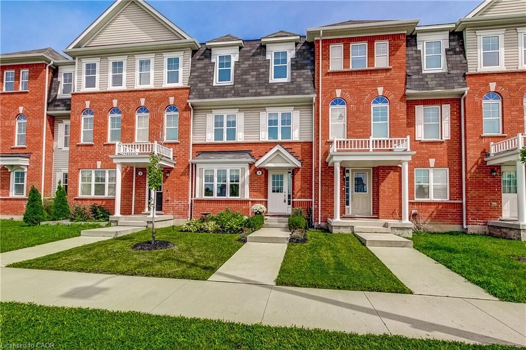 Property Photo:  230 Avonsyde Boulevard 3  ON L8B 1T9 