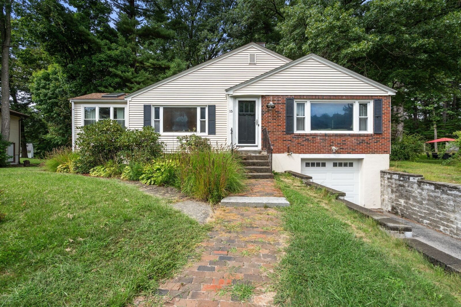 Property Photo: 15 Claridge Dr MA 01602