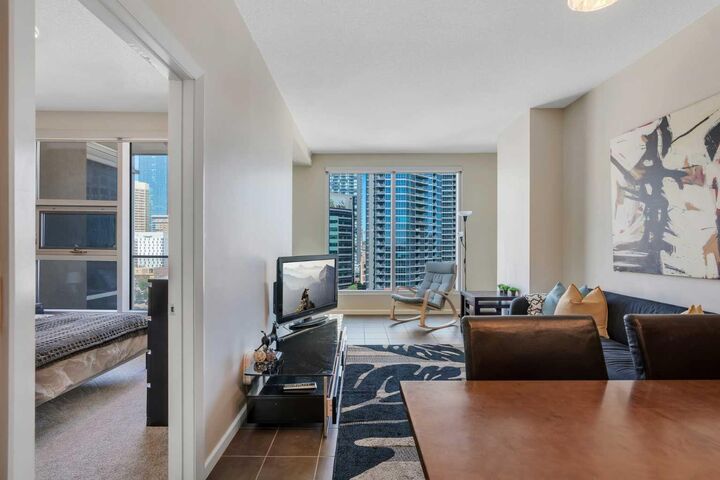 Property Photo:  211 13 Avenue SE 904  AB T2G 1E1 