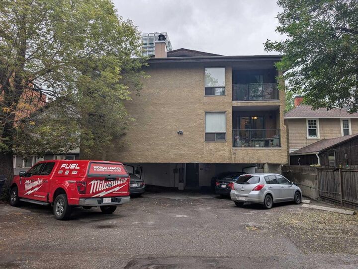 Property Photo:  917 18 Avenue SW 101  AB T2T 0H2 