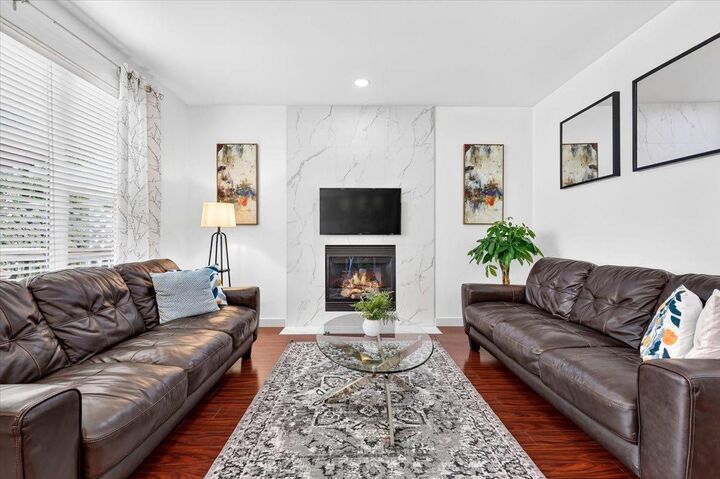 Property Photo:  60 Everoak Close SW  AB T2Y 0C3 
