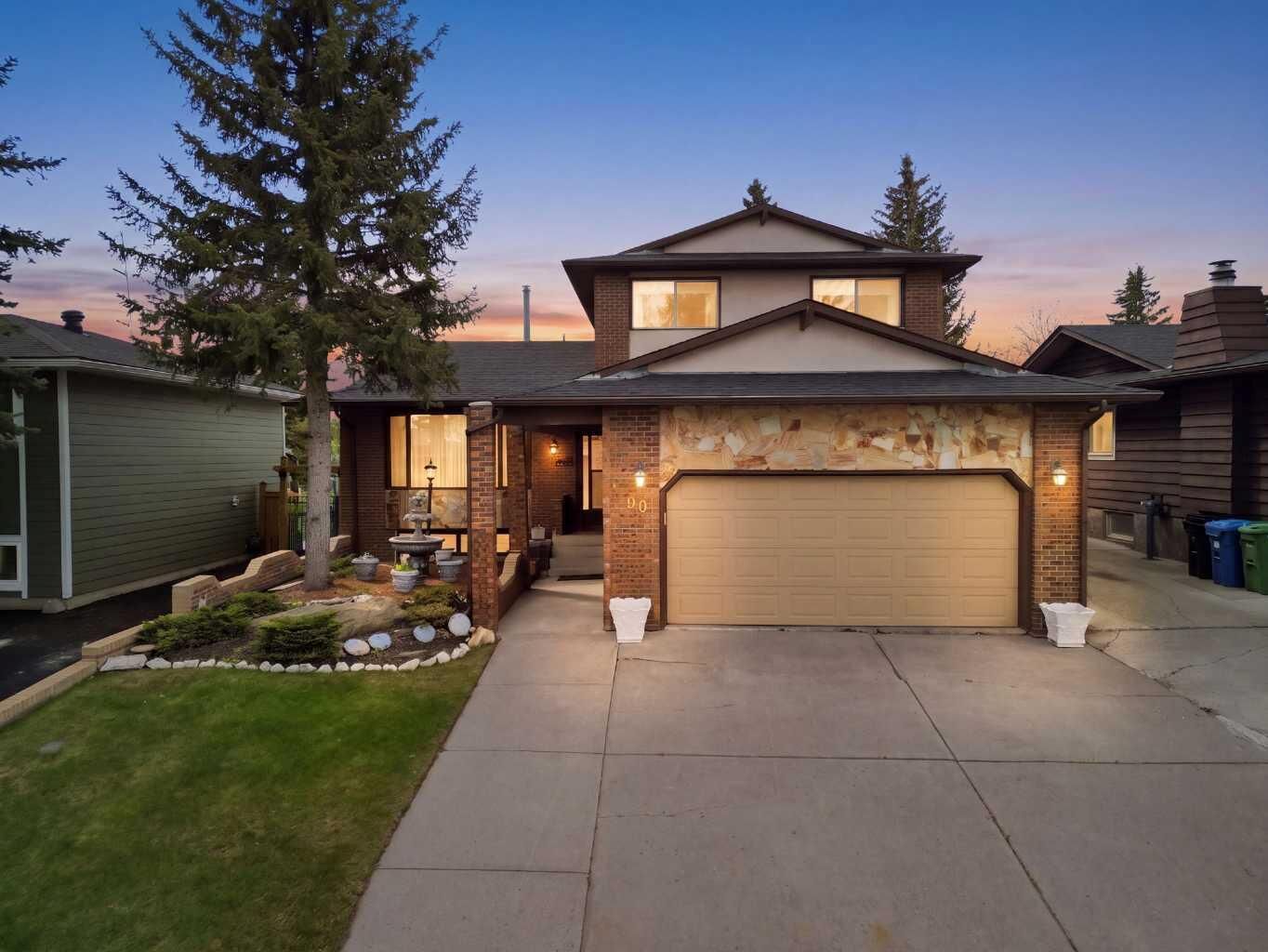 Property Photo:  480 Berkley Crescent NW  AB T3K 1A8 