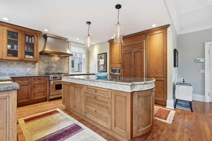 Property Photo:  615 Crescent Boulevard SW  AB T2S 1K8 