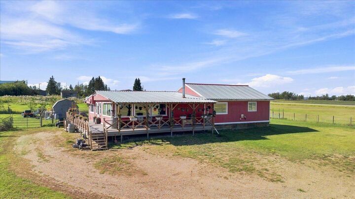 Property Photo:  44031 Rd 730 Township  AB T8X 4N3 
