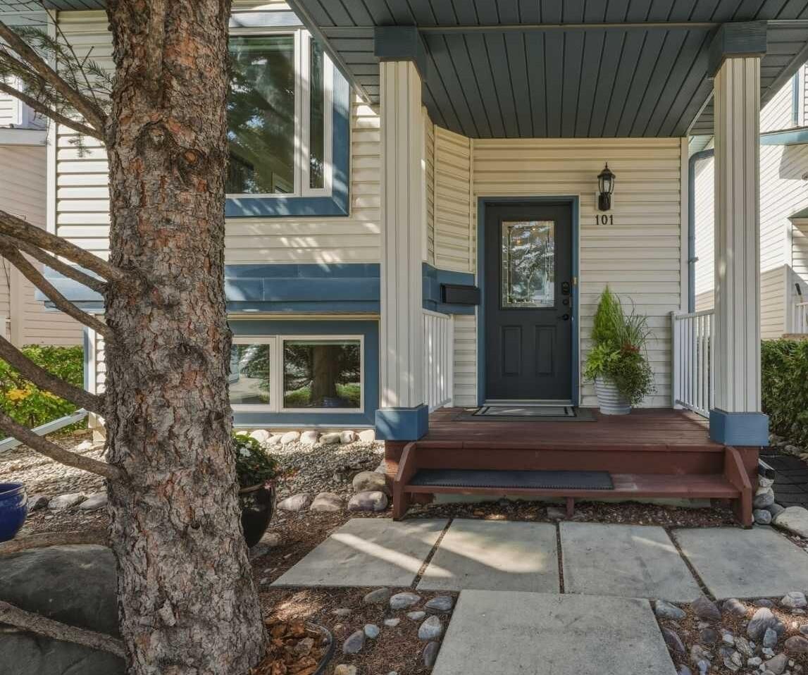 Property Photo:  101 Arbour Wood Mews NW  AB T3G 4B5 