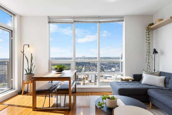Property Photo:  1118 12 Avenue SW 2508  AB T2R 0J5 