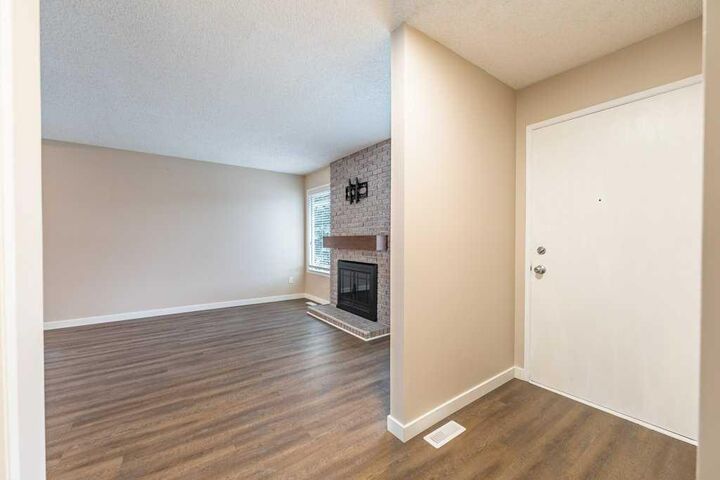 Property Photo:  616 Deer Park Way SE  AB T2J 5L9 