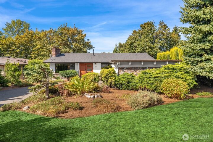 Property Photo:  5203  111th Avenue NE  WA 98033 