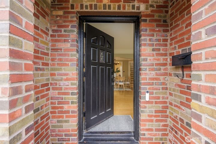 Property Photo:  319  Smith Place  WA 98109 