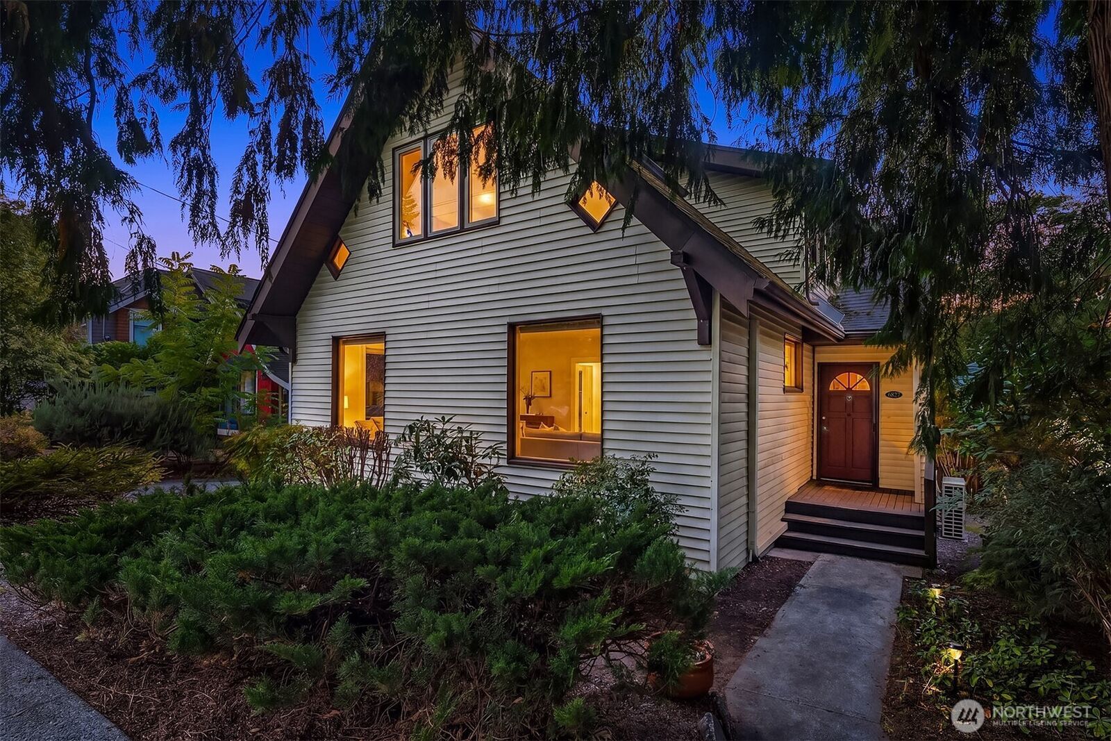 Property Photo:  6827  28th Avenue NE  WA 98115 