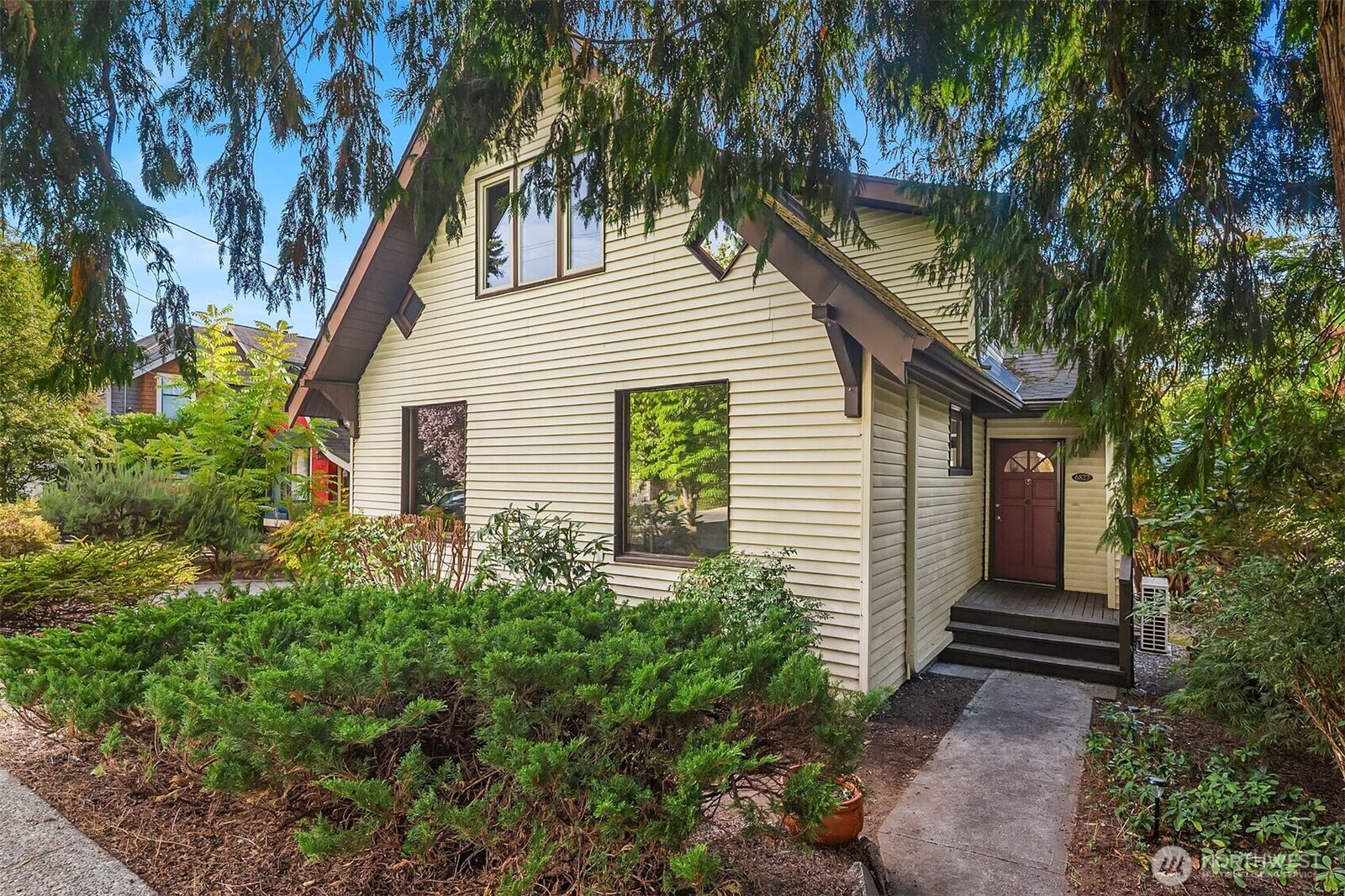 Property Photo:  6827  28th Avenue NE  WA 98115 