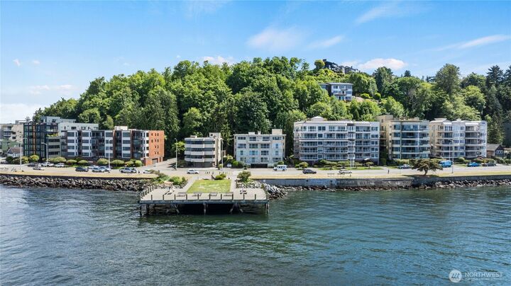 Property Photo:  1156  Alki Avenue SW 104  WA 98116 