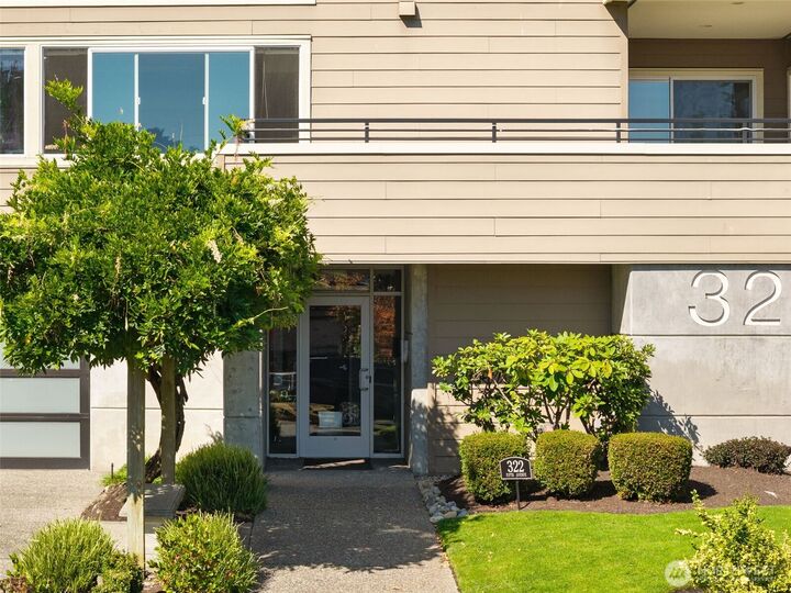 Property Photo: 322 5th Avenue 302 WA 98033