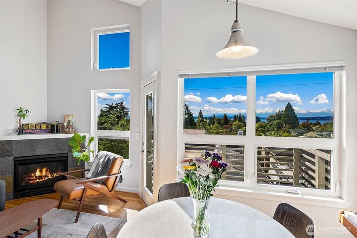 Property Photo:  5953  California Avenue SW 2C  WA 98136 