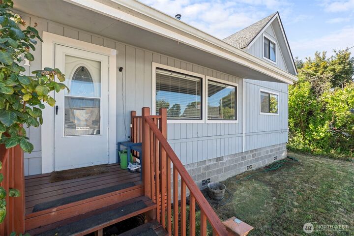 Property Photo: 1261 SW Elzina Street WA 98532