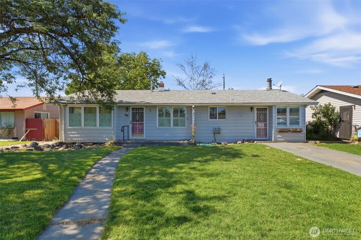 Property Photo: 616 S 2nd Avenue WA 99344