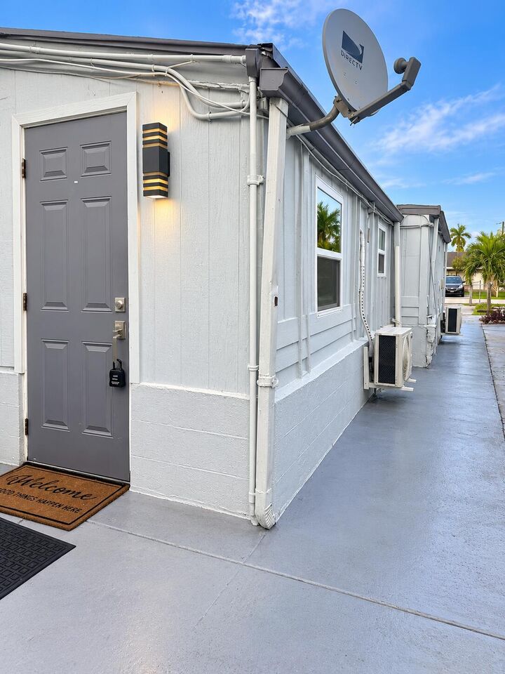 Property Photo:  115 Walker Avenue  FL 33463 