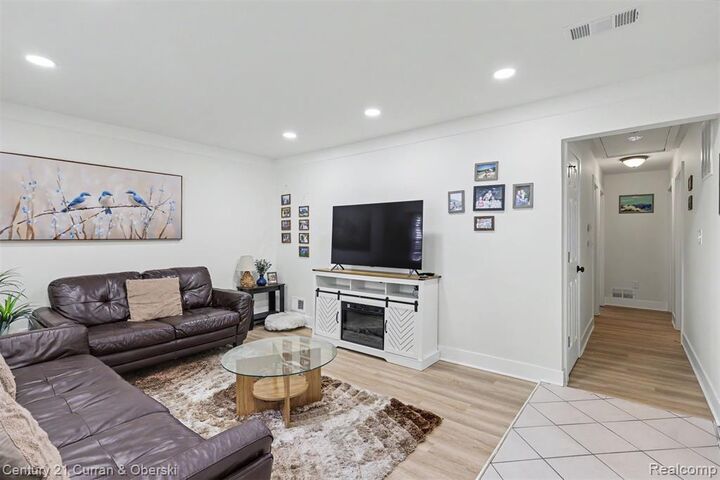 Property Photo:  4455 Hipp Street  MI 48125 