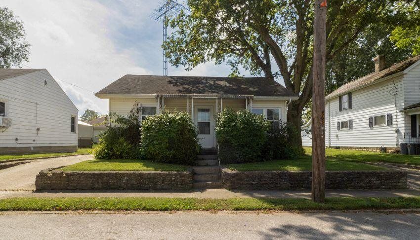 Property Photo:  413 E Plum Street  IN 47330 