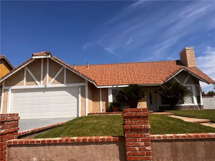 Property Photo:  1825 Gable View Street  CA 93550 