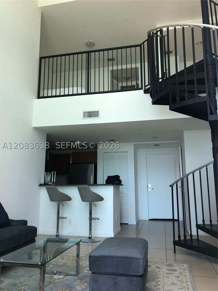 Property Photo:  300 S Biscayne Blvd L-608  FL 33131 