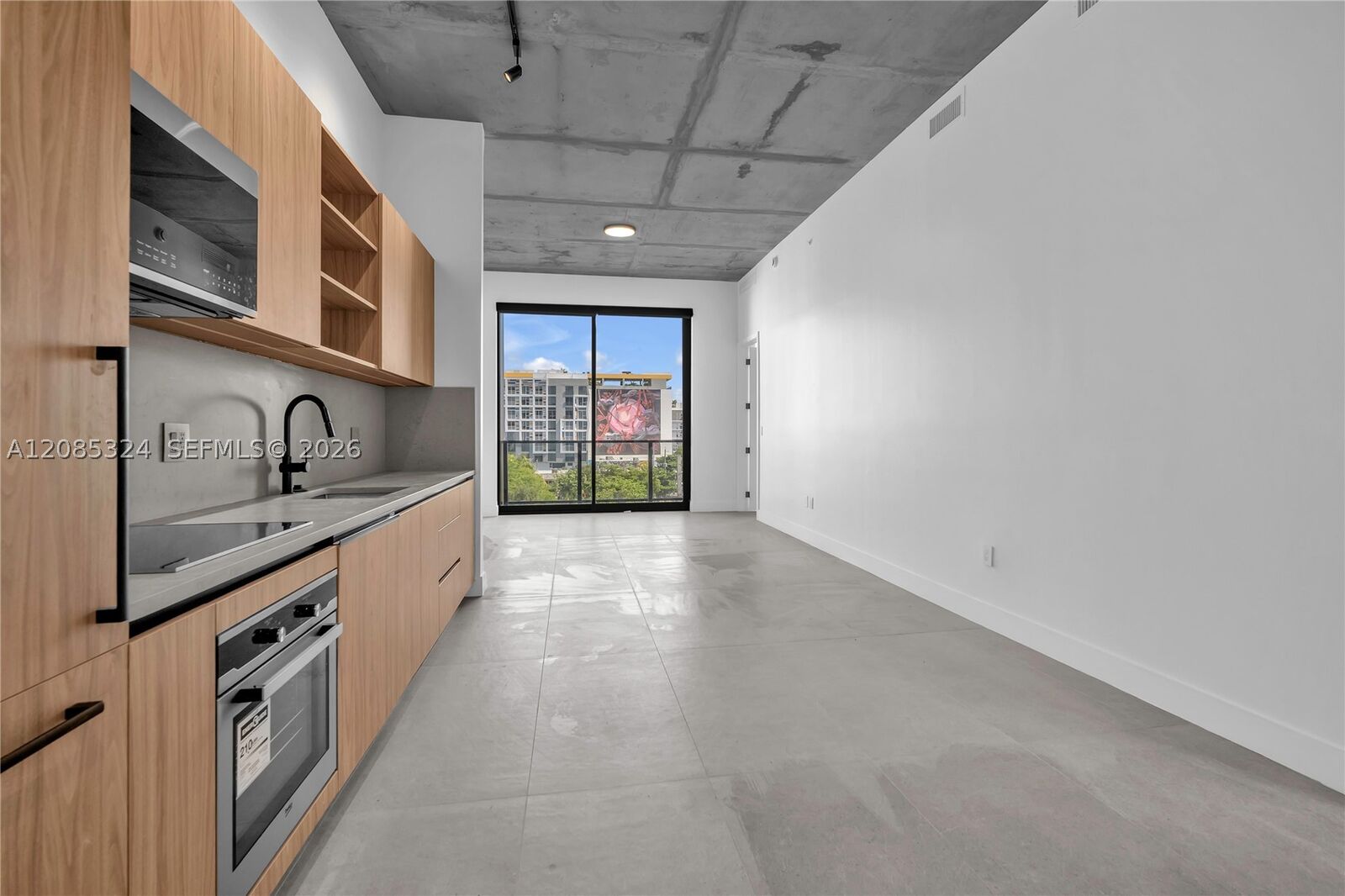 Property Photo: 91 NW 27th St 201 FL 33127