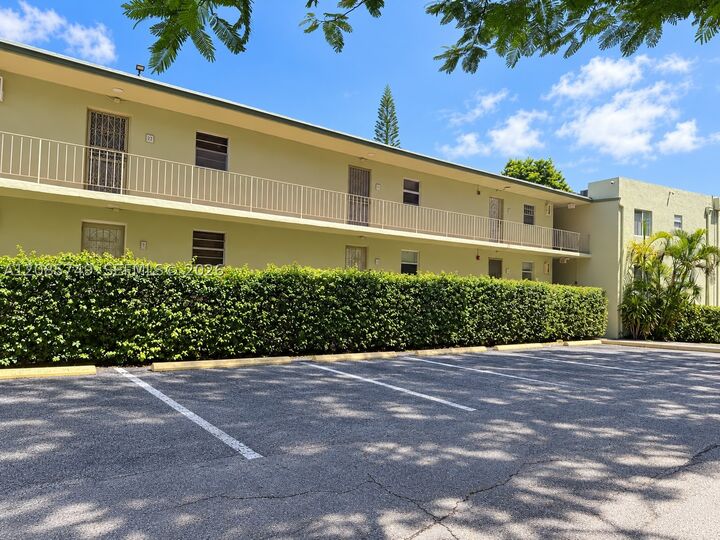 Property Photo:  520 NE 38th St 11  FL 33137 