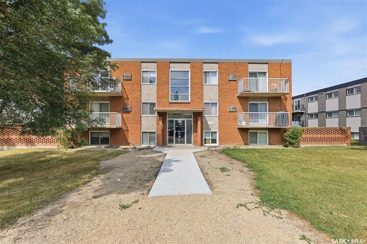 Property Photo:  106 104th Street E 21  SK S7N 1M8 