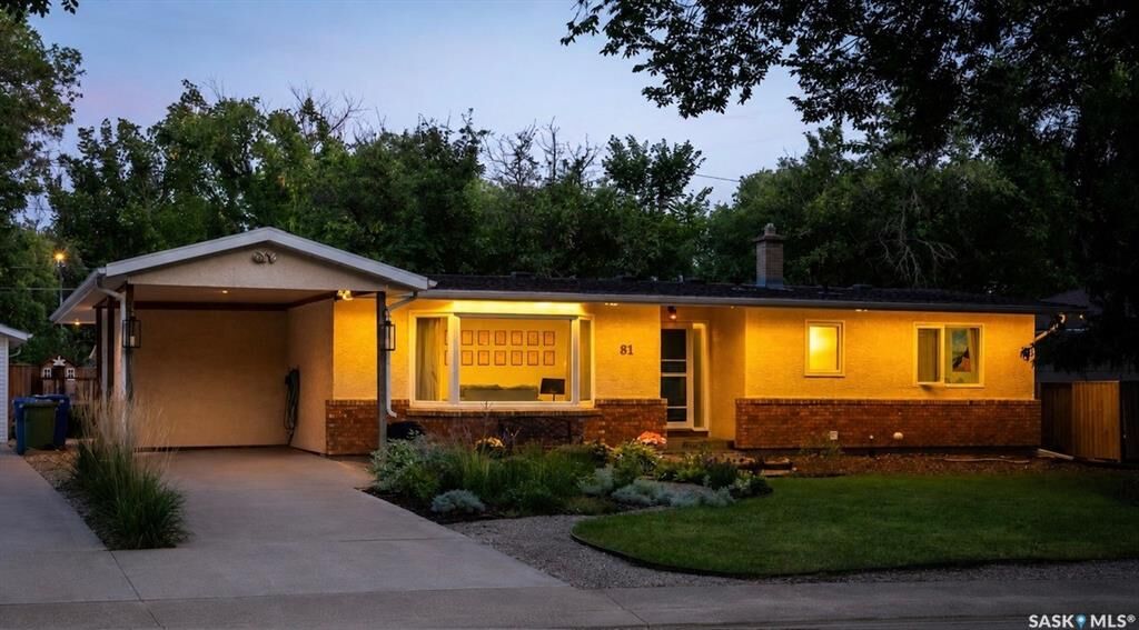 Property Photo:  81 Dolphin Bay  SK S4S 4Z9 